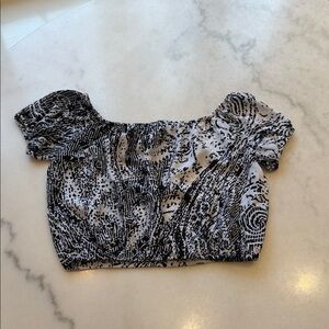 NWOT Aqua Black & White Abstract Print Puff Sleeve Crop Top